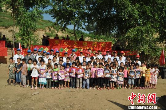 河北15年公益路上的“带头大哥”卢英洪:收获大于眼泪